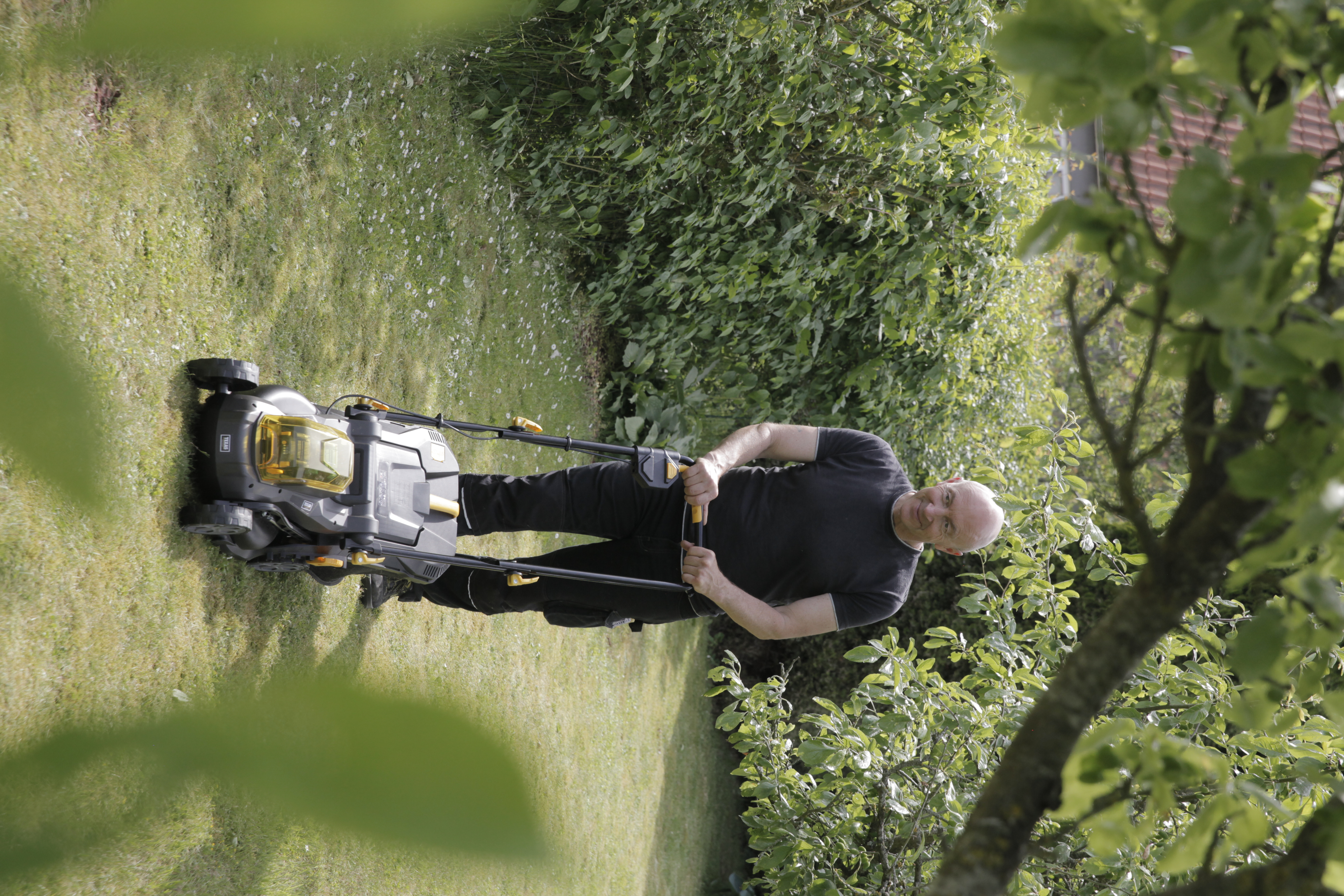 Texas Akku Rasenmäher - LMX2033 inkl. 2 x 20 / 2,0 Ah und Ladegerät