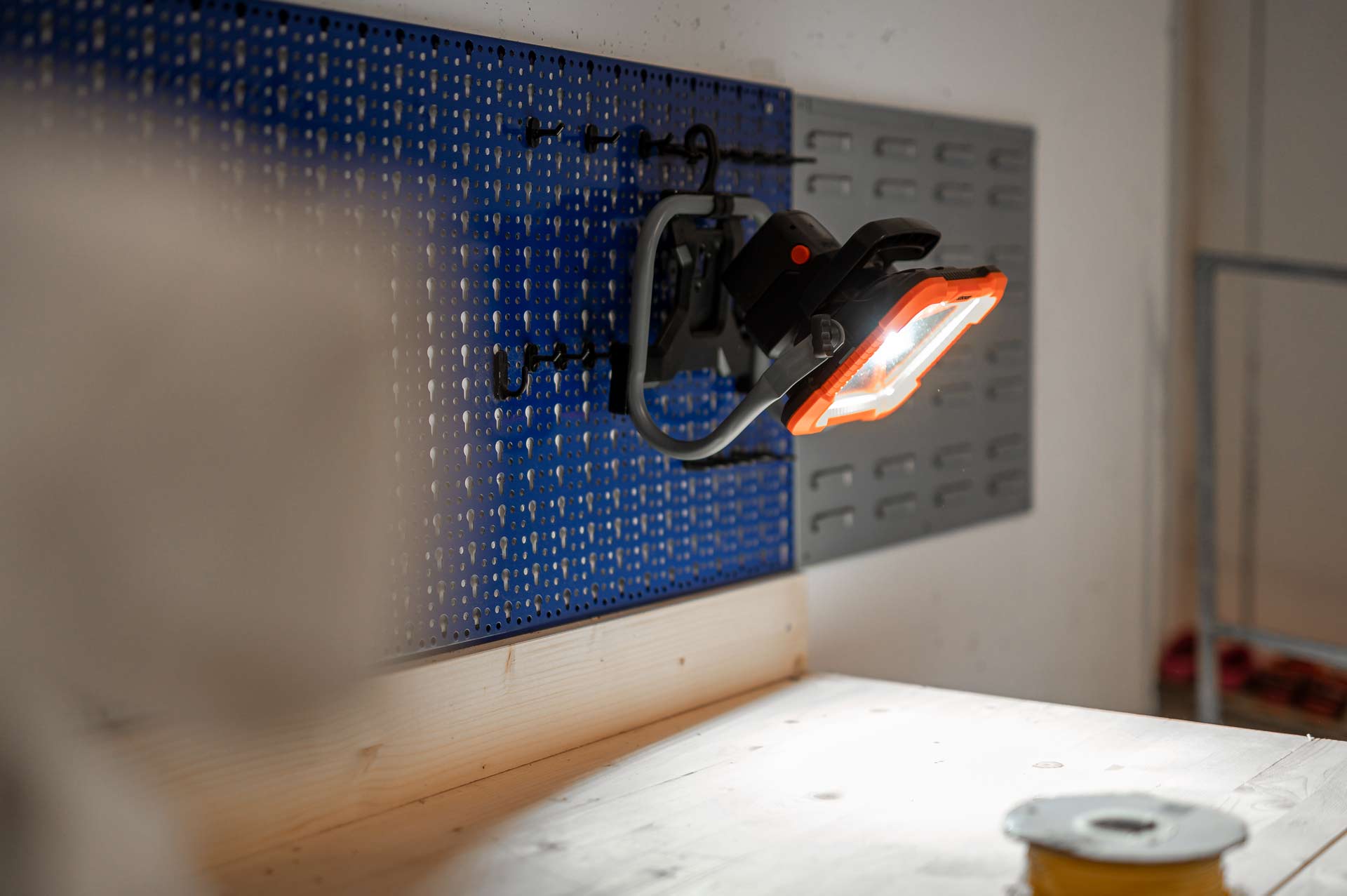 Stocker LED Scheinwerfer Batteriebetrieben 21 V